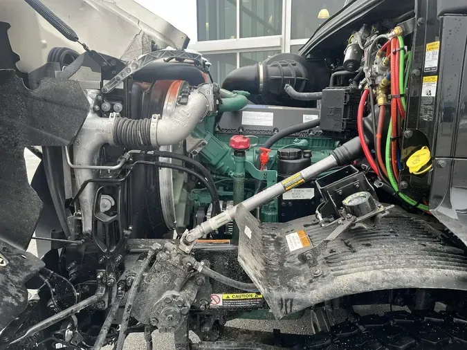 2026 VOLVO VHD64B300