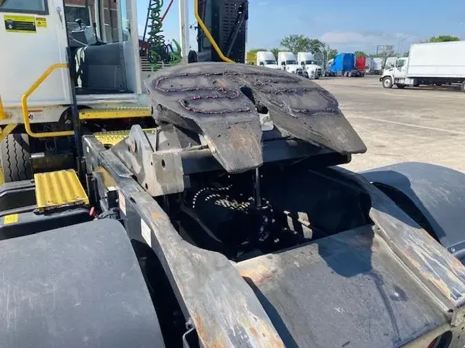 2022 AutoCar ACTT42