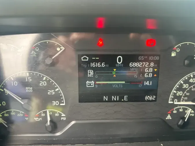 2020 VOLVO VNR64T-640