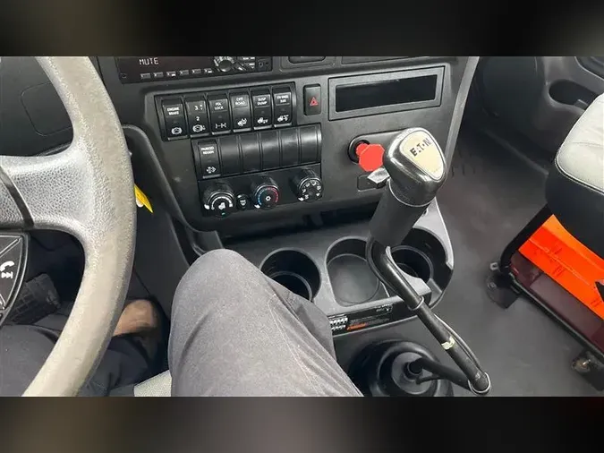 2018 INTERNATIONAL RH613