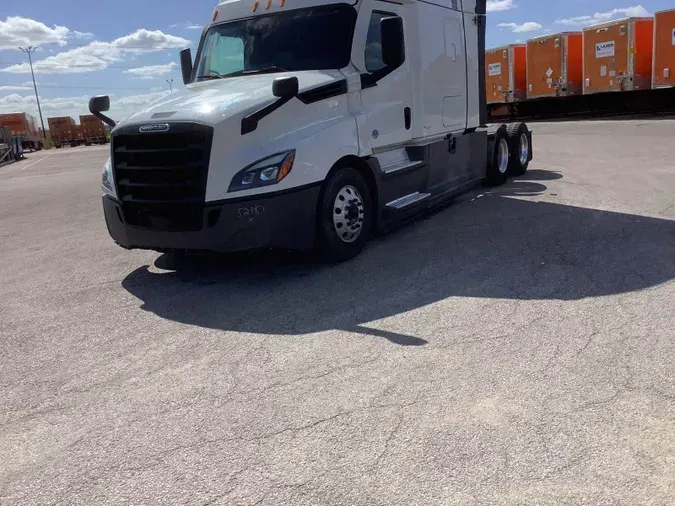 2022 Freightliner Cascadia 126