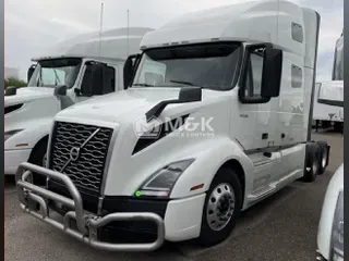 2021 VOLVO VNL64T760