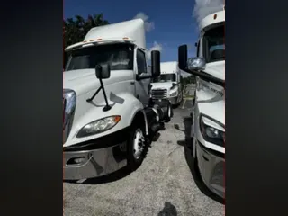 2019 NAVISTAR INTERNATIONAL RH613 DAYCAB S/A