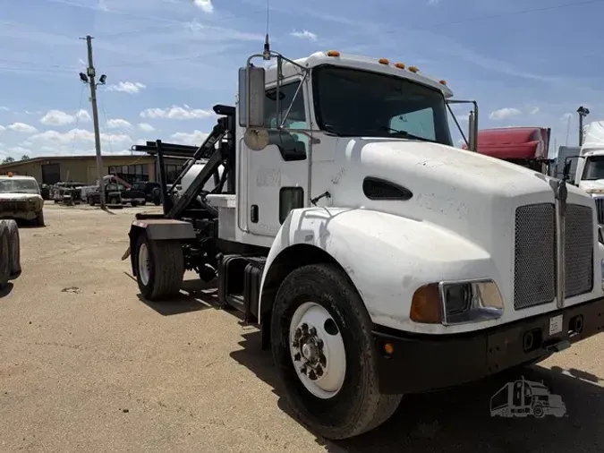2005 KENWORTH T300