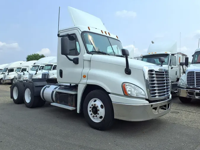 2016 FREIGHTLINER/MERCEDES CASCADIA 125