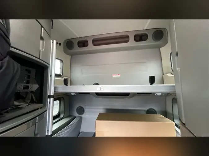 2020 VOLVO VNL860