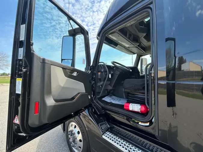 2021 Volvo VNL 860