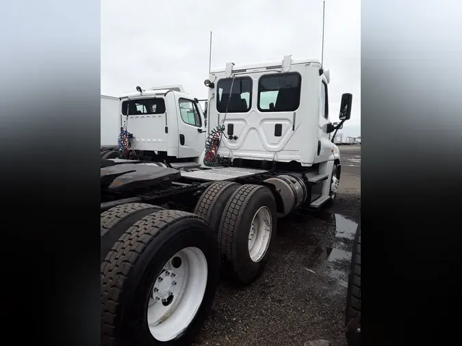 2017 FREIGHTLINER/MERCEDES CASCADIA 125