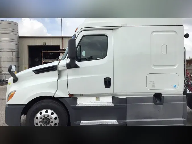 2019 Freightliner Cascadia 126