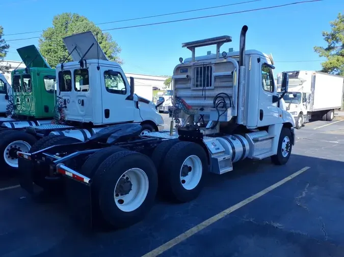 2019 FREIGHTLINER/MERCEDES CASCADIA 125c68136fb54451d3011bf3b556c395a15
