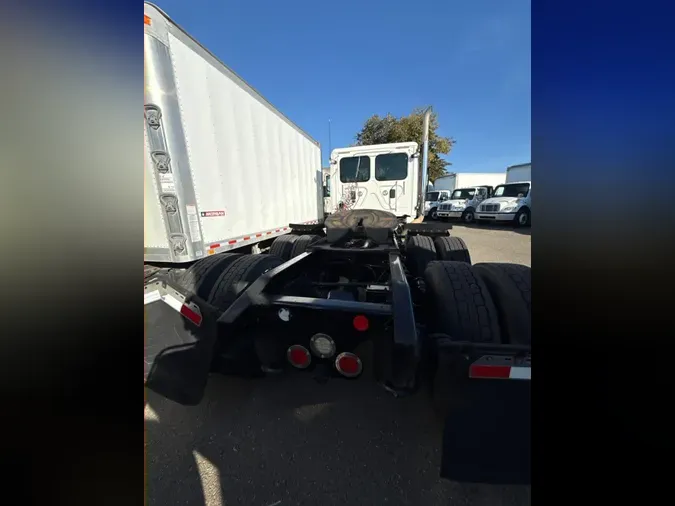 2016 FREIGHTLINER/MERCEDES CASCADIA 113