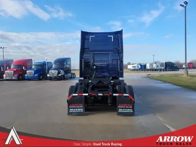 2021 VOLVO VNL760