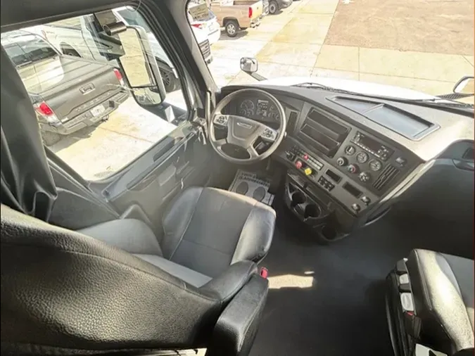 2023 Freightliner Cascadia 126