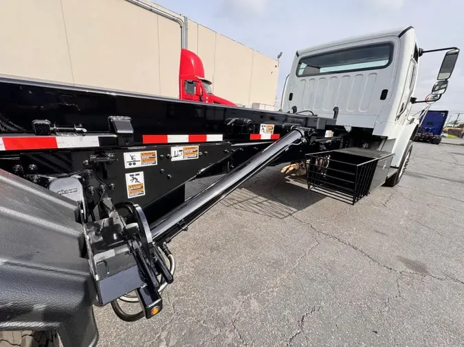 2018 Freightliner Business Class M2 106