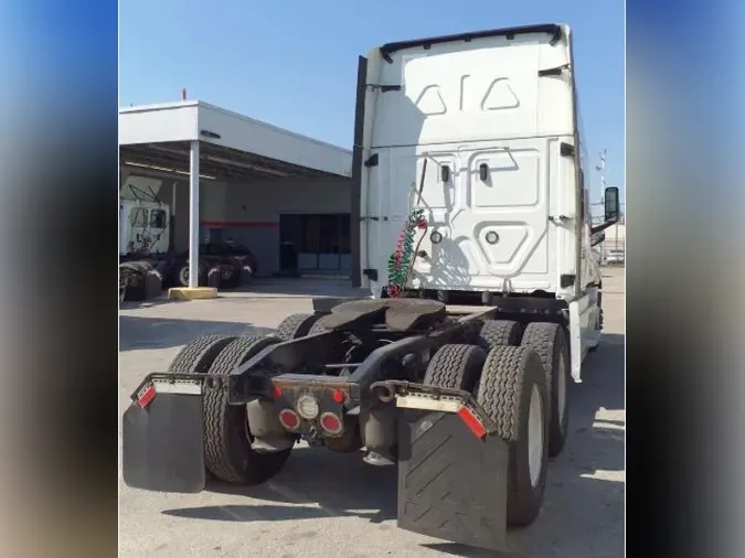 2020 FREIGHTLINER Cascadia 126