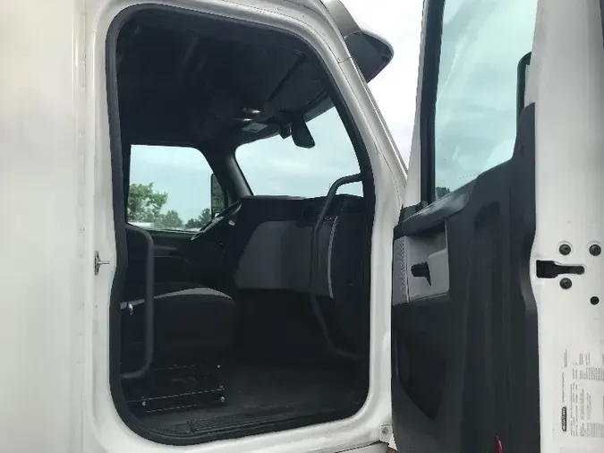 2018 Freightliner T12664ST