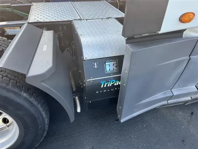 2020 FREIGHTLINER CA126