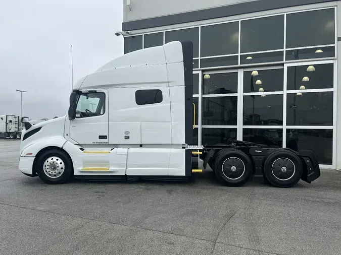 2022 VOLVO VNL64T740c692aae947865a6bddc3dd02e38f8716