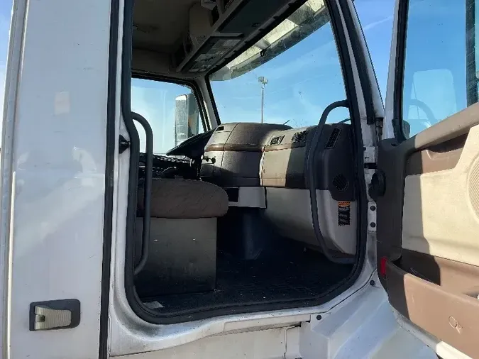 2016 Volvo VNL64300