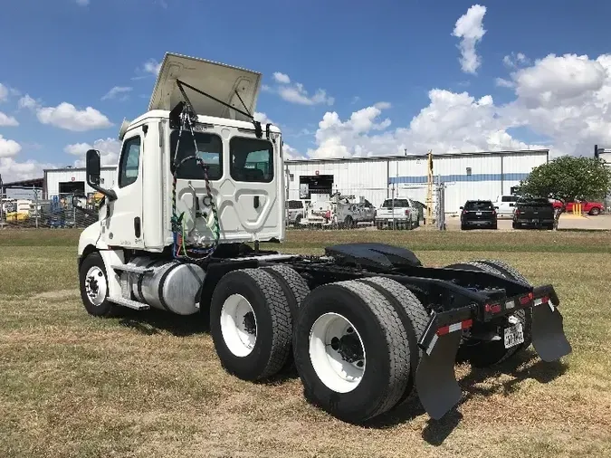 2019 Freightliner T12664ST