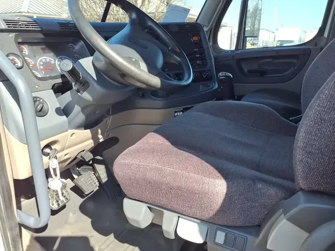 2020 FREIGHTLINER/MERCEDES CASCADIA 113" DAYCAB