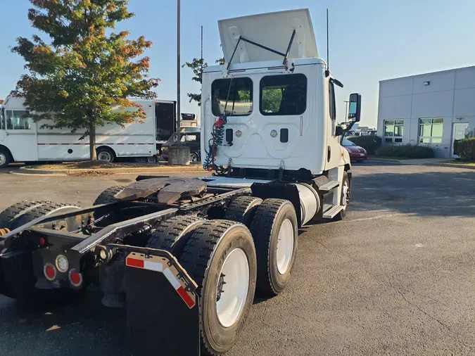 2017 FREIGHTLINER/MERCEDES CASCADIA 125