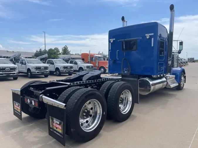 2022 Kenworth W900