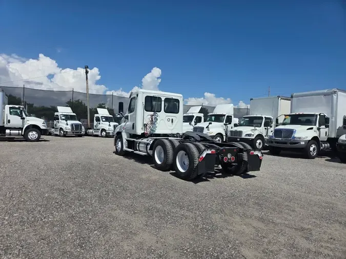 2020 FREIGHTLINER/MERCEDES CASCADIA 125c6a5bbebb9521547693c7fb202cc7f0e