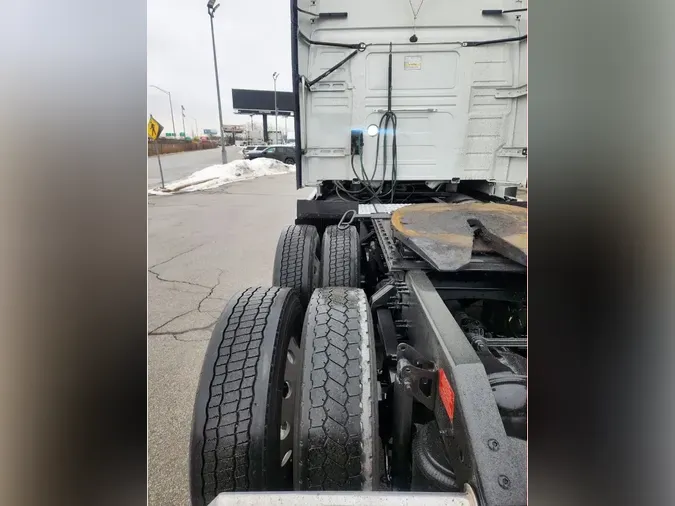 2023 VOLVO VNL64T760