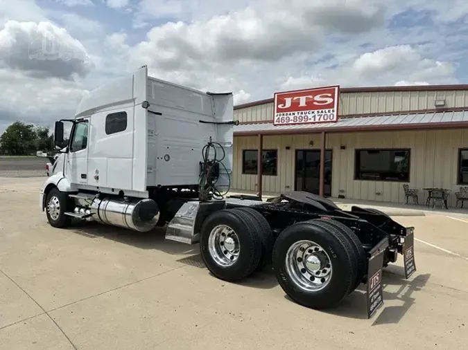 2020 VOLVO VNL64T740