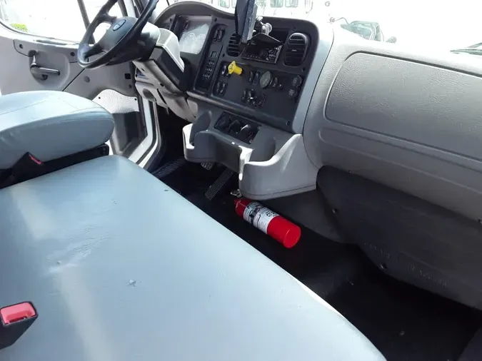2018 FREIGHTLINER M2 106