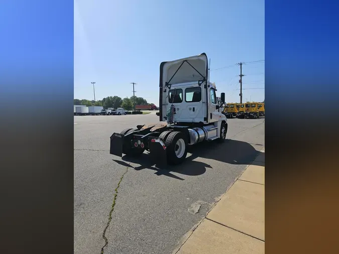 2018 FREIGHTLINER/MERCEDES CASCADIA 125