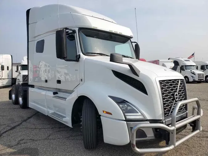 2022 VOLVO VNL64T740