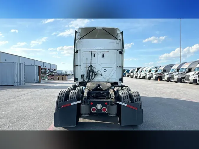 2021 Freightliner Cascadia 126