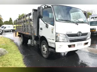2017 HINO TRUCK 195