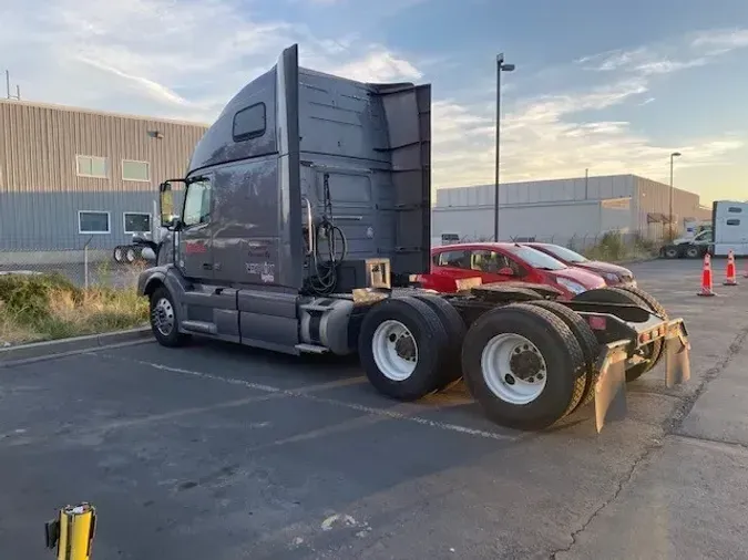 2015 VOLVO VNL64670
