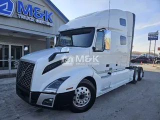 2022 VOLVO VNL64T760