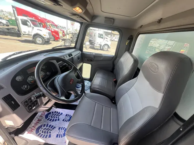 2019 Peterbilt 325