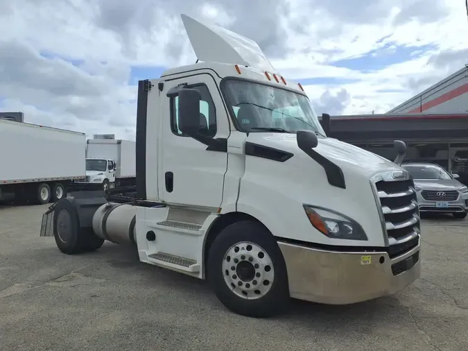 2019 FREIGHTLINER NEW CASCADIA 116