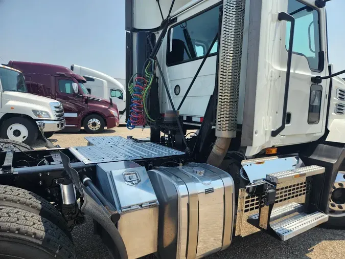 2021 MACK Anthem AN64T