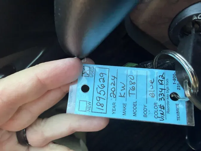 2024 Kenworth T680c6d1a7599a4725676538bc31a72efb42