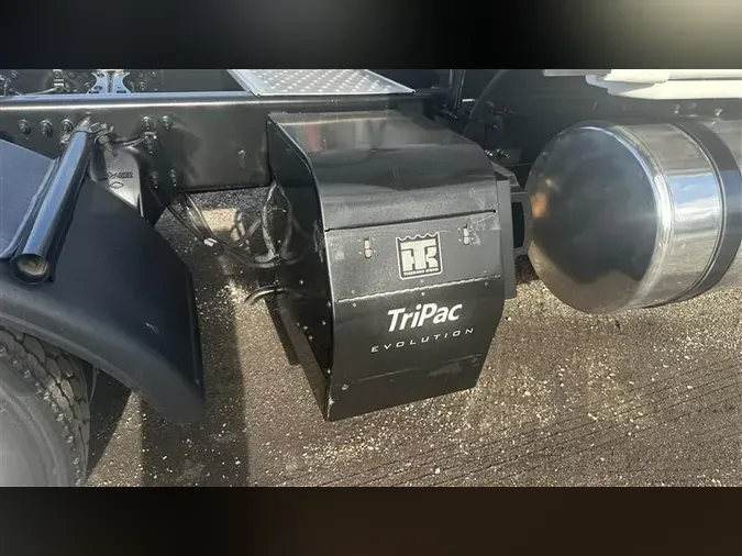 2020 FREIGHTLINER CA126
