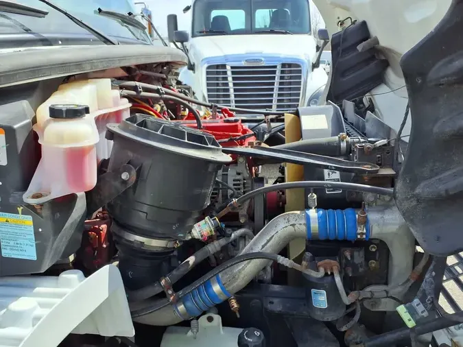 2018 FREIGHTLINER/MERCEDES M2 106