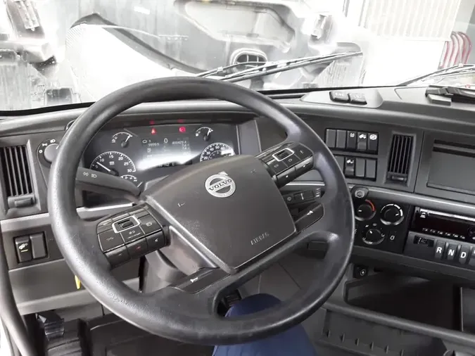 2019 VOLVO VNR42T 300