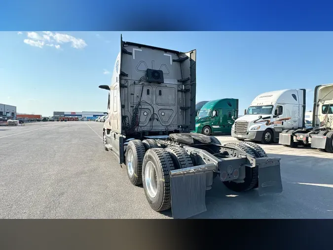 2022 Freightliner Cascadia 126