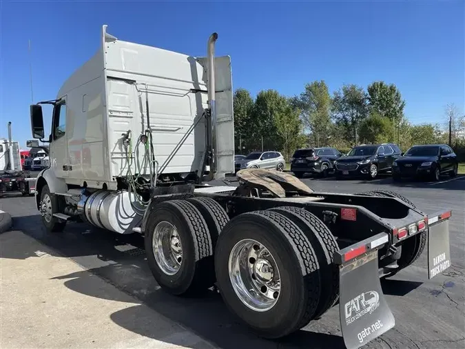 2020 VOLVO VNR640