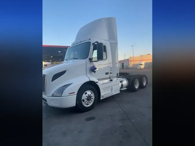 2018 VOLVO VNL64T-300c6dd2a5db117c02867eebd40395e5fba