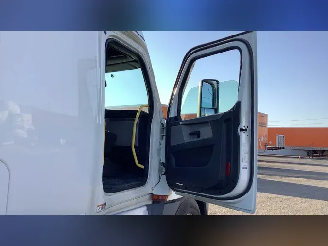 2022 Freightliner Cascadia 126
