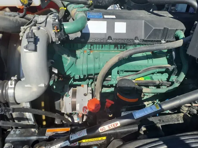 2020 VOLVO VNL64T-760