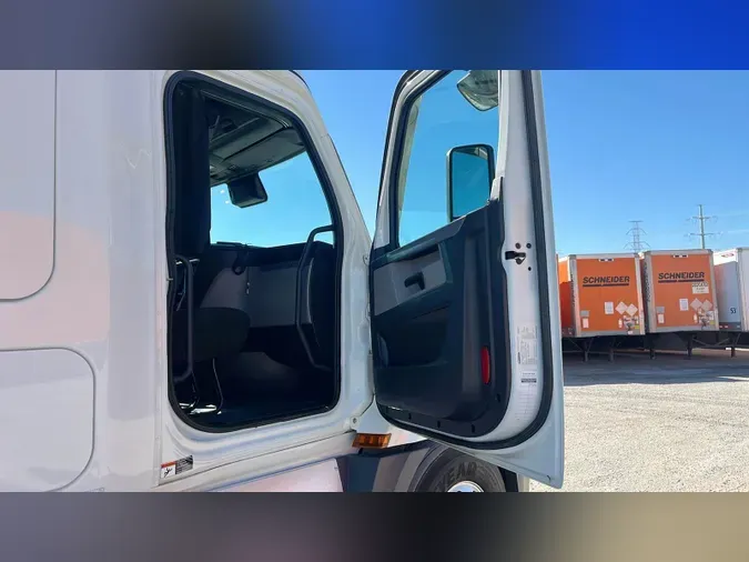 2021 Freightliner Cascadia 126c6e0f49d206d0b156f21de728a44a2b2